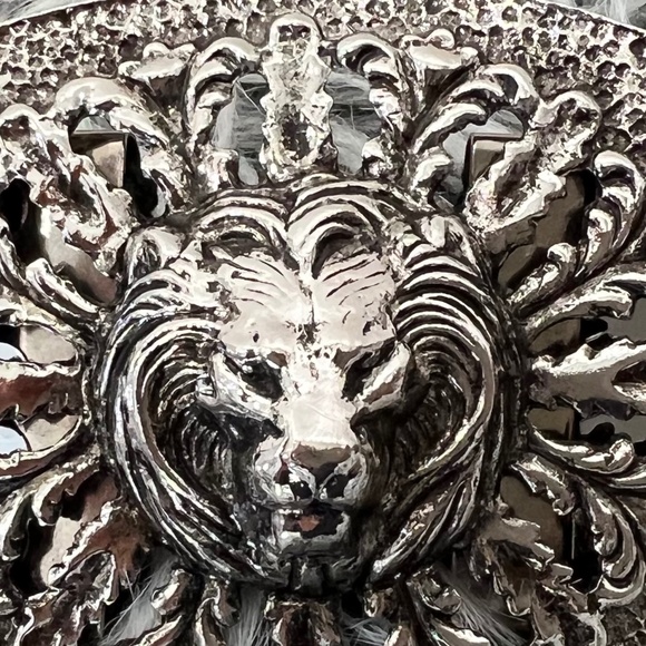 Vintage Retro 1980\'s silver-tone stretch hammered oval frame belt with lion head main image 6